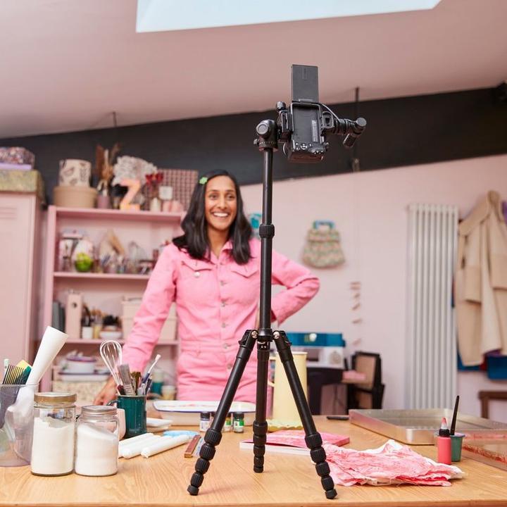 Image du produit Canon EOS R50 Creator Kit (18 - 45 mm, 24.20 Mpx, APS-C / DX)