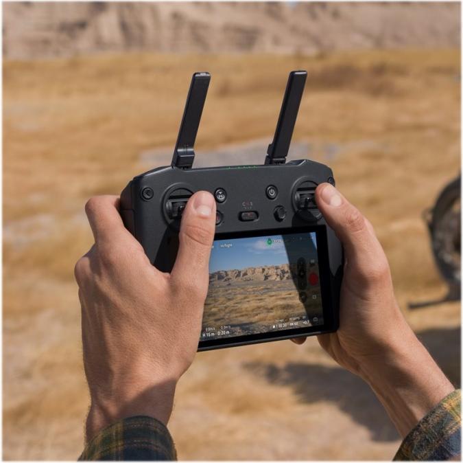Actual product image DJI Mavic 3 Pro Fly More Combo incl. RC Pro (43 min, 958 g, 20 Mpx)