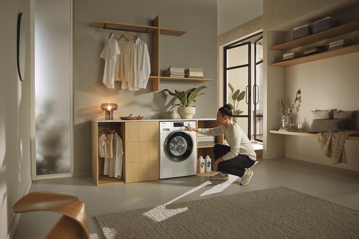 Actual product image Miele WWE 300-80 CH (8 kg, Right)