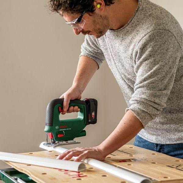 Produktbild Bosch Home & Garden UniversalSaw 18V-100