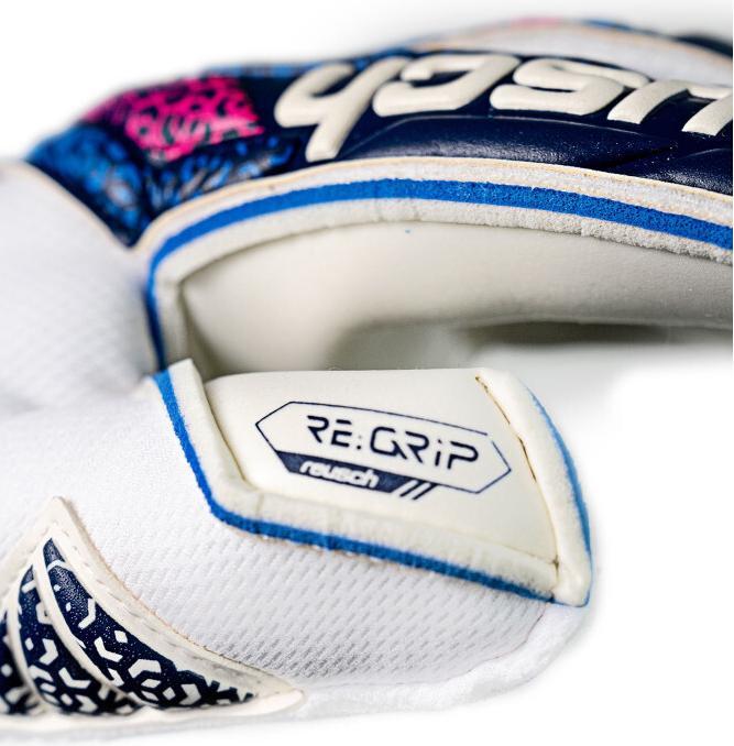 Actual product image Reusch Football Attrakt Evolution (8)