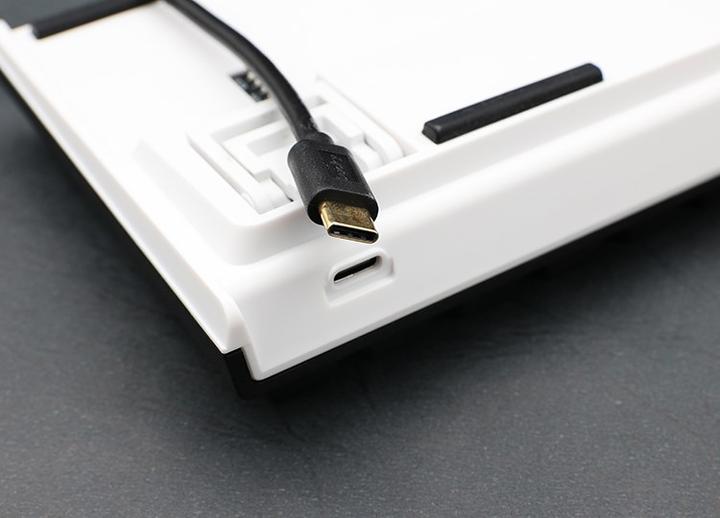 Produktbild Ducky One 2 (DE, Kabelgebunden)