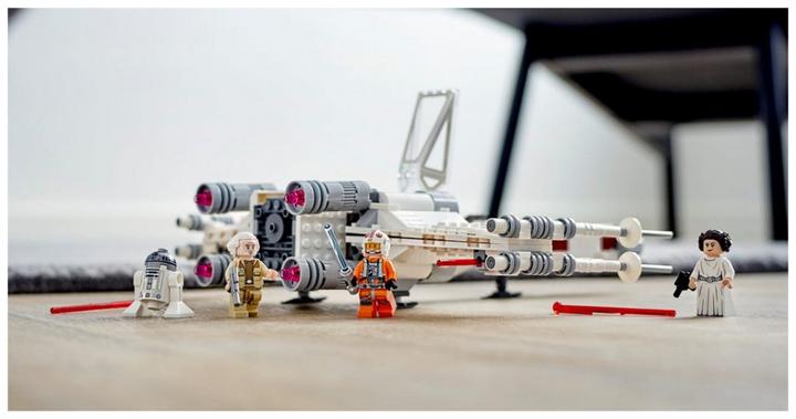 Produktbild LEGO Luke Skywalkers X-Wing Fighter (75301, LEGO Star Wars)