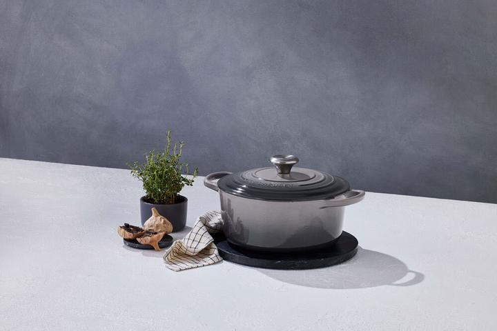 Produktbild Le Creuset Gusseisen Topf (26 cm, Bräter + Schmortopf, Gusseisen, Emaille)