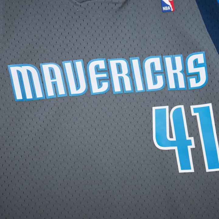 Produktbild Mitchell & Ness Swingman Mesh Jersey Dallas Mavericks 2003-04 Nowitzki - S (S)