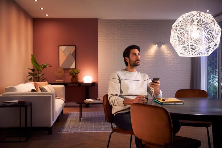 Actual product image Philips Hue Ambience Starter-Kit (E27, 11 W, 1100 lm, 1 x, F)