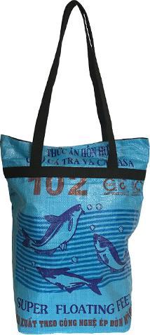 Produktbild Bekos Upcycling - Grosse Einkaufstasche aus recycelten Fischfuttersäcke blau