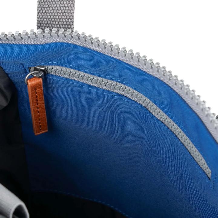 Immagine prodotto Roka London Finchley A Galactic Blue Tela riciclata12-15 bottiglie riciclate Piccolo (10 l)
