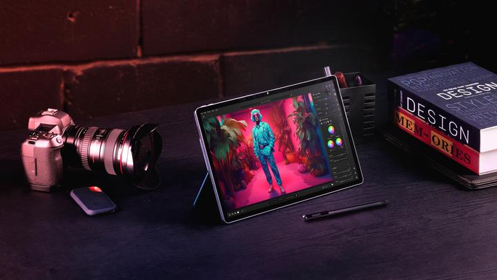 Produktbild Lenovo Plus (nur WLAN, 12.70", 256 GB, Tidal Teal)