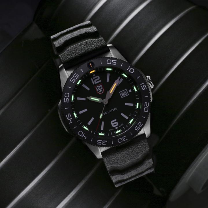 Immagine prodotto Luminox Pacific Diver Serie 3120 (Orologio da polso analogico, Fatto in Svizzera, 44 mm)