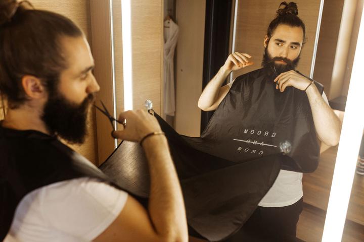 Actual product image Groom and Grow Beard hair catching cloth with beard scissors