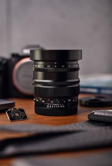 Image du produit Voigtländer Nokton 35mm f/1.2 SE (Sony E, APS-C / DX)
