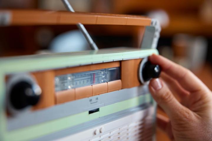 Actual product image LEGO Retro portable radio (10334, LEGO Icons, LEGO Rare Sets)