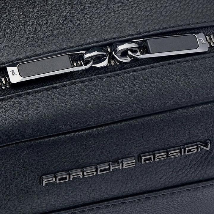 Actual product image Porsche Design Wash Bag / Beauty Case Roadster Leather Washbag 1010 (4 l)