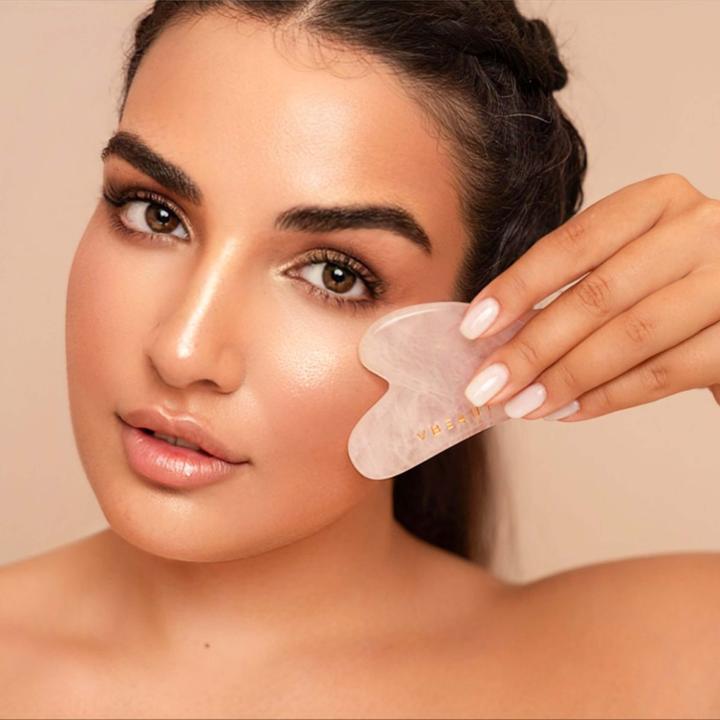 Produktbild VBEAUTY Gua Sha Mit Zähnen Massagestein Aus Rosenquarz