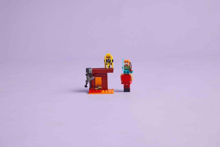 Produktbild LEGO Das Lava-Duell im Nether (21266, LEGO Minecraft)