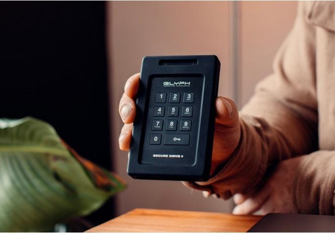 Produktbild Glyph SecureDrive+ Keypad, 1TB Encrypted SSD Drive with Keypad, Bus-powered, USB 3.2 Gen1, USB-C & Thunder (1000 GB)