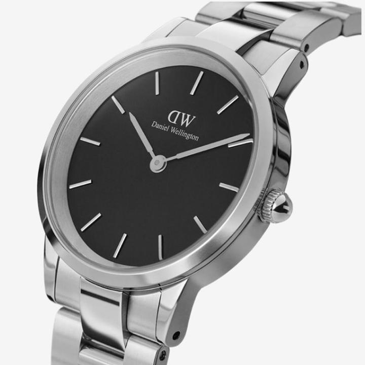 Actual product image Daniel Wellington Iconic Link Black Silver (40 mm) (Analogue wristwatch, 40 mm)
