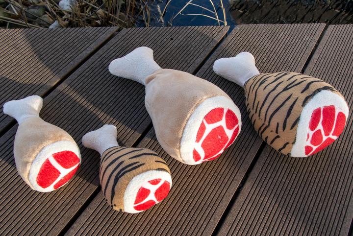 Actual product image Karlie Schinkenkeule (Plush toy dog)