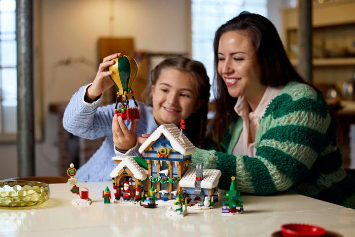 Image du produit LEGO Bureau de poste du Père Noël (10339, LEGO Icons, LEGO difficiles à trouver)