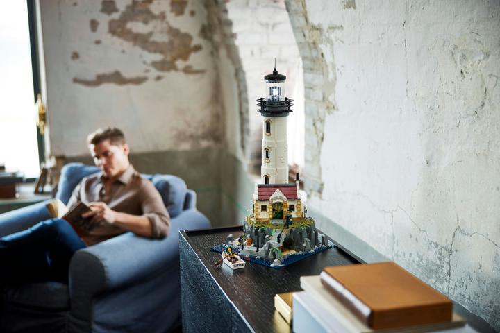 Productafbeelding LEGO Gemotoriseerde vuurtoren (21335, LEGO Ideeën, LEGO Zeldzame Sets)