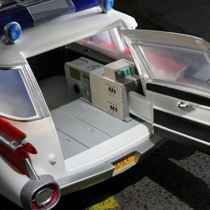 Produktbild Hasbro Ghostbusters Plasma Series Fahrzeug Ecto-1 (1984)