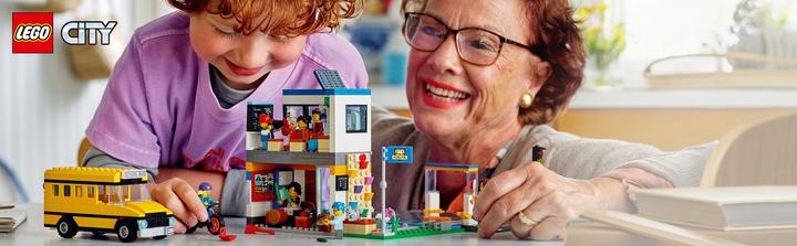 Actual product image LEGO School with school bus (60329, LEGO City)