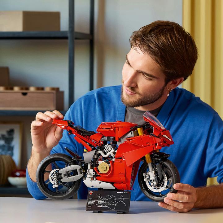 Actual product image LEGO Ducati Panigale V4 S Motorrad (42202, LEGO Technic)