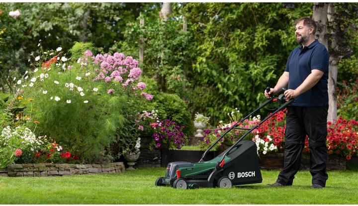 Productafbeelding Bosch Home & Garden UniversalRotak 2x18V-37-550 (Oplaadbare batterij)