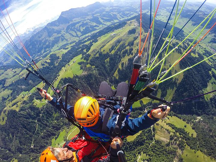 Immagine prodotto Smartbox Sport a sensazione: 1 impressionante volo in parapendio in tandem nel cielo di Lucerna (1 pers.)