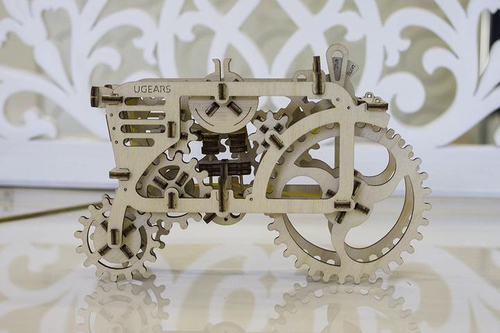 Produktbild Ugears Traktor
