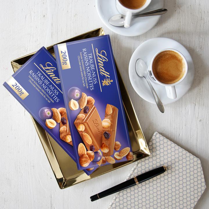 Image du produit Lindt Tablette de chocolat au lait raisin noisette (200 g)