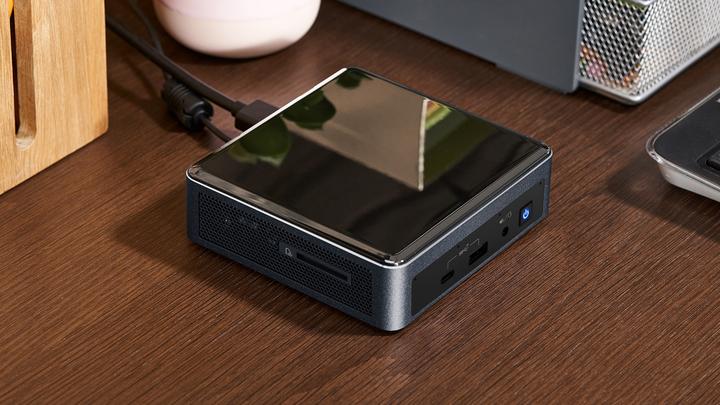 Produktbild Intel NUC10i7FNK2 (Intel Core i7-10710U)