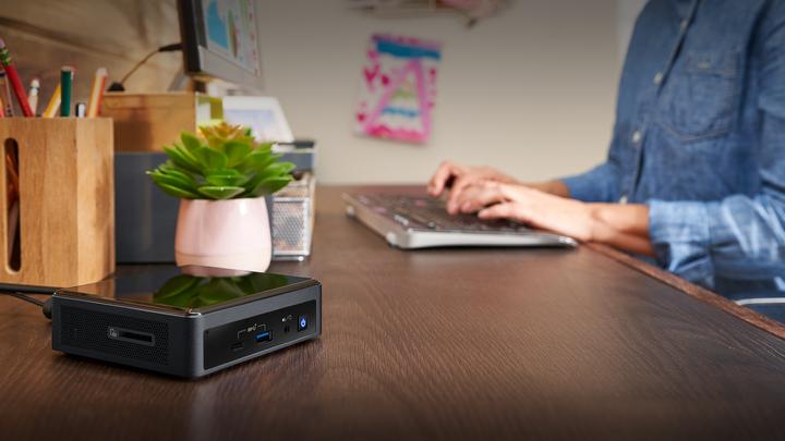 Produktbild Intel NUC10i7FNK2 (Intel Core i7-10710U)