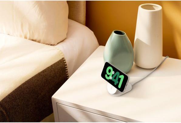 Actual product image Belkin Qi2 Magnetic Stand (15 W)