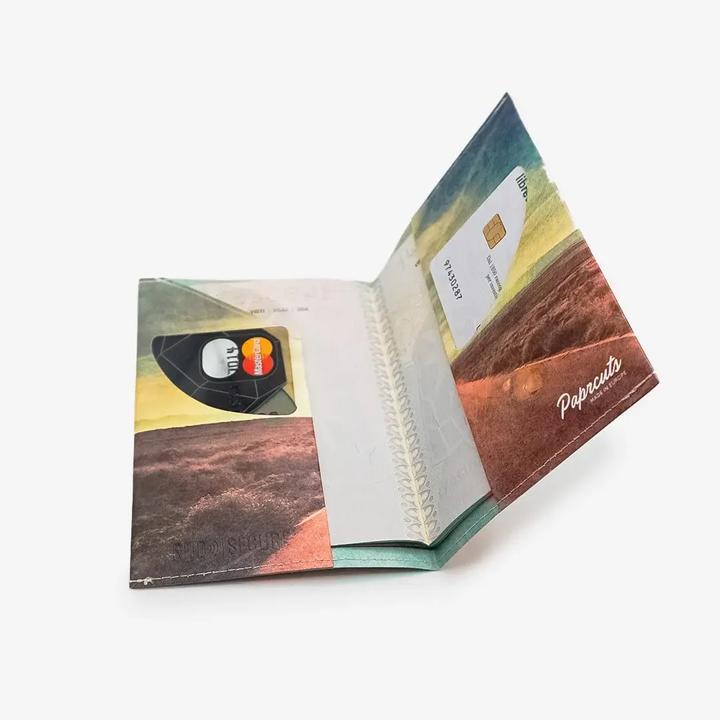 Produktbild Paprcuts RFID Reisepasscover Wanderlust (Zusätzliche Polsterung)