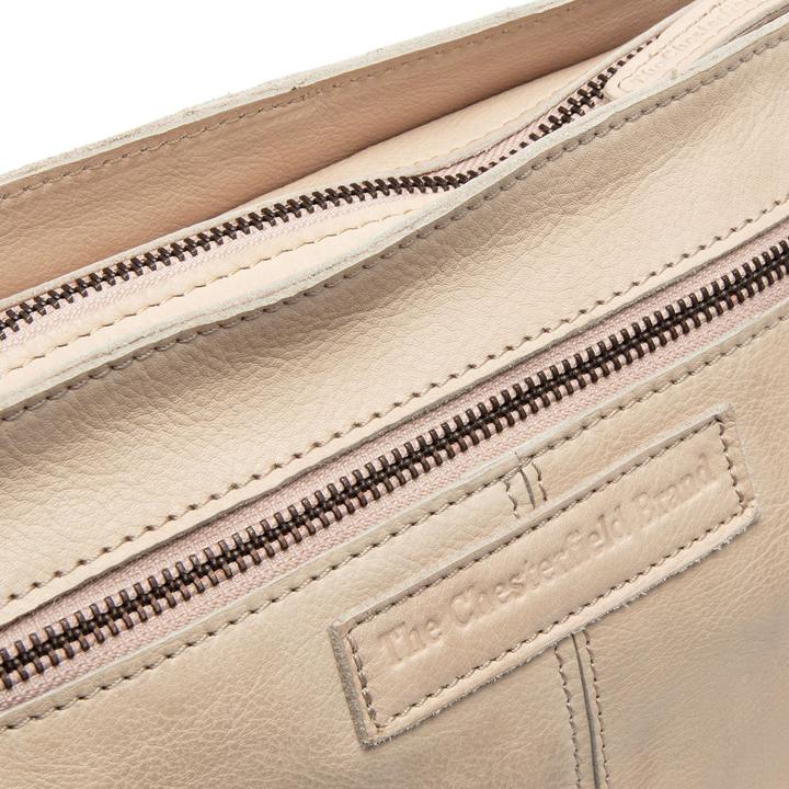 Actual product image The Chesterfield Brand Lucy Schultertasche Leder 22 cm