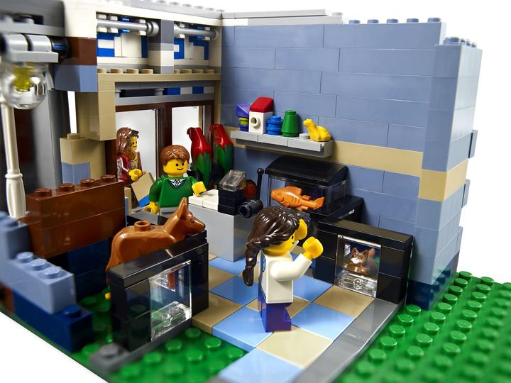 Actual product image LEGO Creator EXPERT Pet Shop (10218, LEGO Creator Expert)