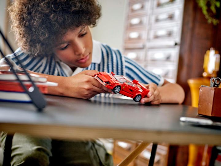 Actual product image LEGO Ferrari F40 super sports car (76934, LEGO Speed Champions)