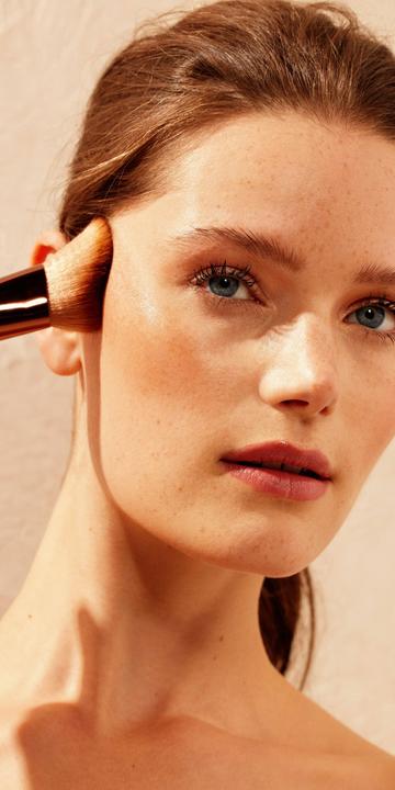 Actual product image St. Tropez - Tantour & Applicator Brush