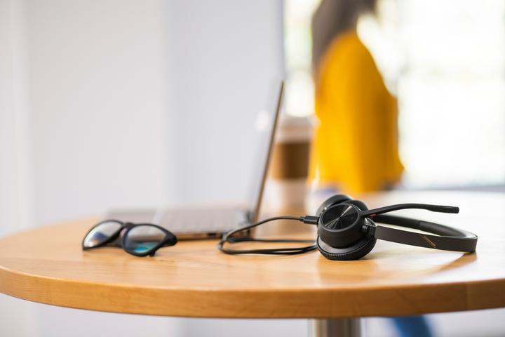 Actual product image Poly Voyager 4320 (Wireless, USB-A)