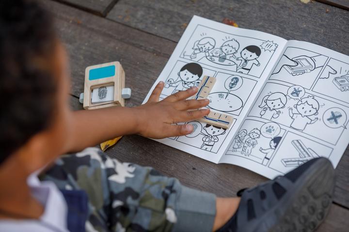 Actual product image Plantoys Secret agent playset