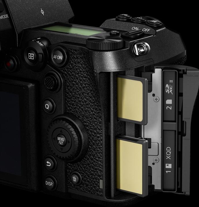 Actual product image Panasonic Lumix S1R (47.30 Mpx, Full frame)