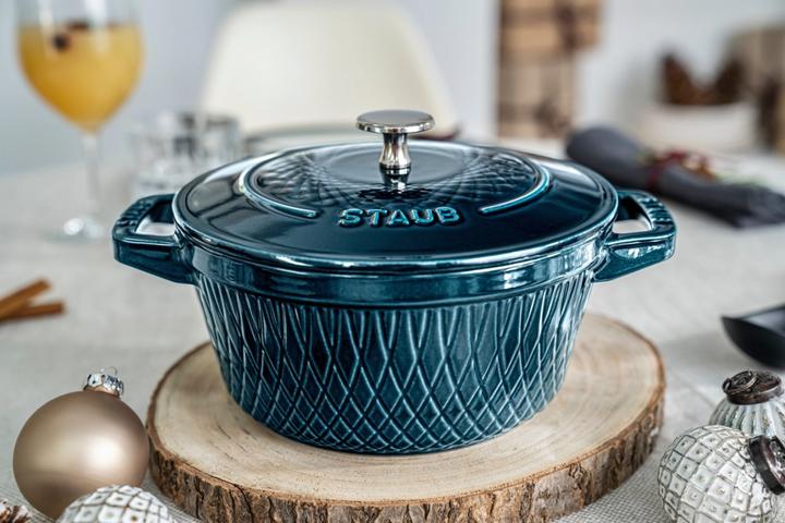 Produktbild Staub Twisted Cocotte (24 cm, Bräter + Schmortopf, Gusseisen)