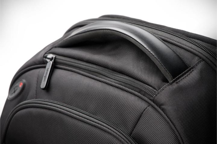 Actual product image Kensington Contour 2.0 Pro (17", Universal)