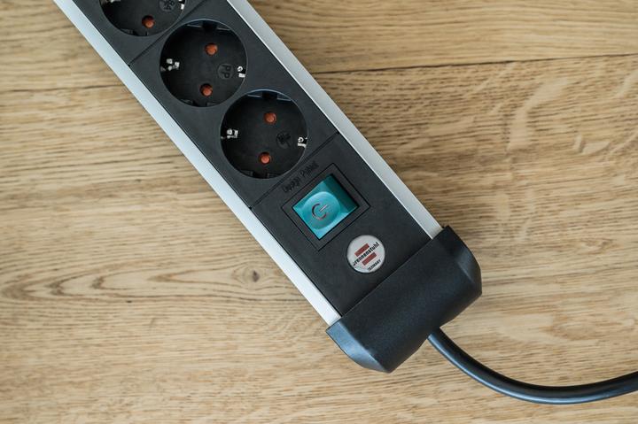 Produktbild Brennenstuhl 1391030400 Steckdosenleiste mit Schalter Silber-Schwarz Schutzkontakt 1 St. ( 139103040 (4 x, CEE 7/3, 1.80 m)