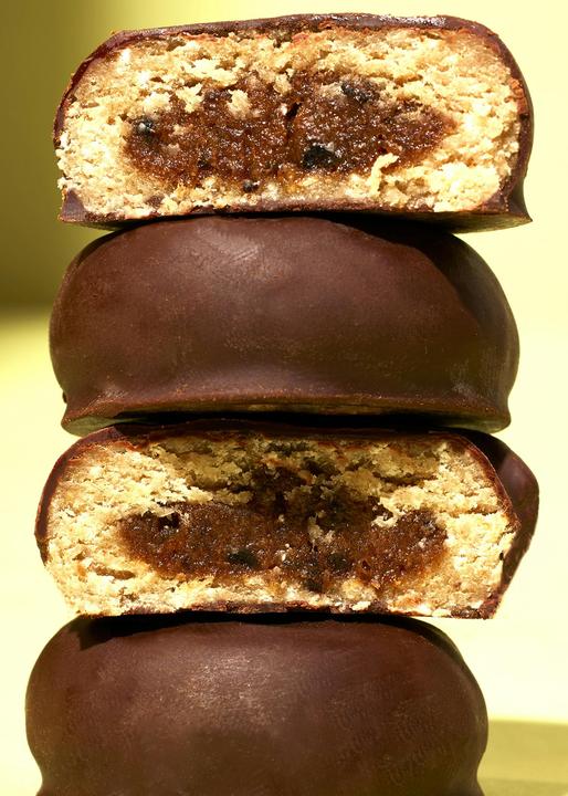 Actual product image KoRo Organic oat biscuit with plum filling and dark chocolate coating (480 g)