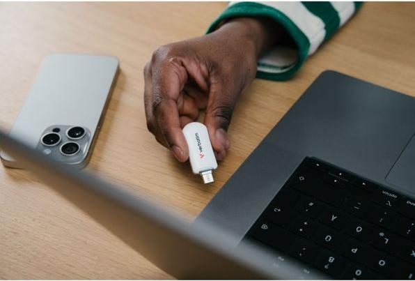Image du produit Verbatim Plectra White 64GB USB-C Flash Drive 30228 (64 Go, USB-C)