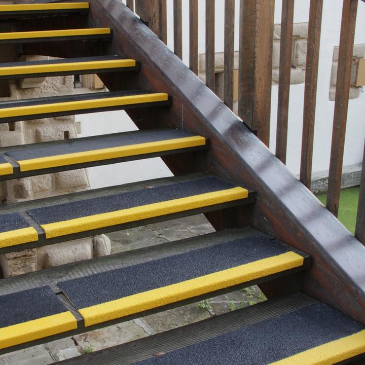 Actual product image Moravia PROline anti-slip angle, black, edge yellow, 230 x 30 x 800 mm