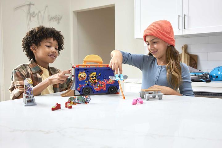 Actual product image Hot Wheels Skate™ Taco Truck Play Case